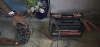 La falta de luz y gas desordena la vida cotidiana de los cubanos y los obliga a usar el ingenio