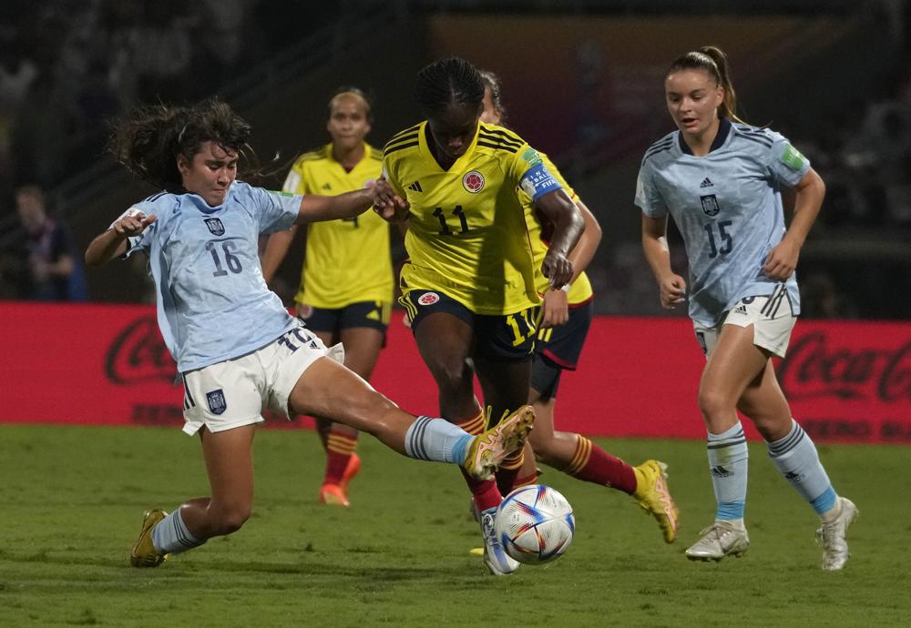 Autogol deja Colombia